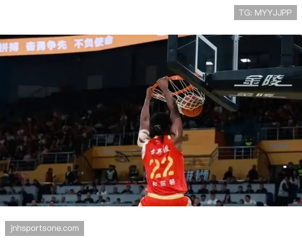 封盖犯规判定规则解析:防守球员封盖时如何界定合法与犯规? 封盖犯规判定规则解析:防守球员封盖时如何界定合法与犯规?